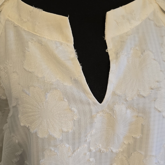 Anne Klein Off White Floral Textured Blouse - Picture 2 of 7